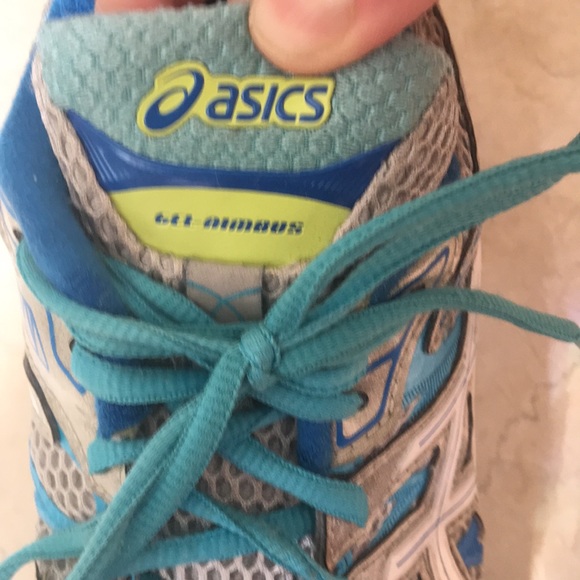 EUC ASICS Gel Nimbus 16 Running Cross Train Shoes - Picture 2 of 8